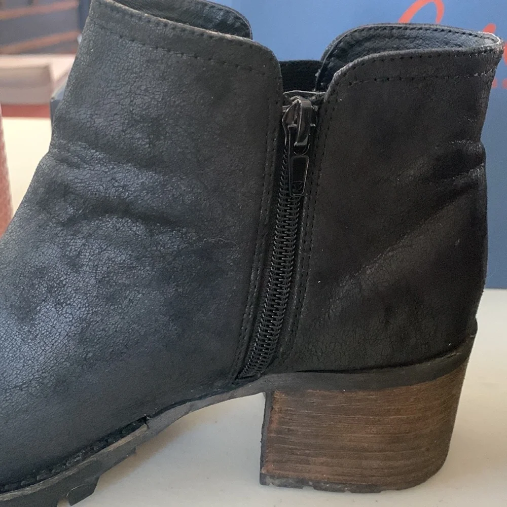 Carlos Santana ‘Gill’ Black Booties EUC Size 11 comes with original box - Picture 8 of 16